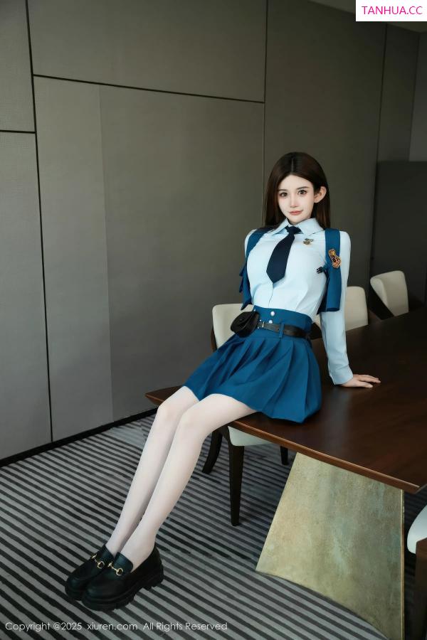   [XiuRen]高清写真图 2025.12.23 No.11141 苏甜橙子 JK制服第2张图片